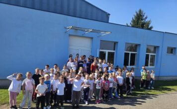 U sklopu obilježavanja Europskog tjedna sporta, u Osnovnoj školi Sunja, održan je školski kros u kojem su sudjel… U sklopu obilježavanja Europskog tjedna sporta, u Osnovnoj školi Sunja, održan je školski kros u kojem su sudjel…